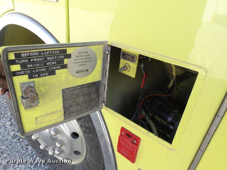 image for item J2637 1989 Pierce Lance pumper fire truck