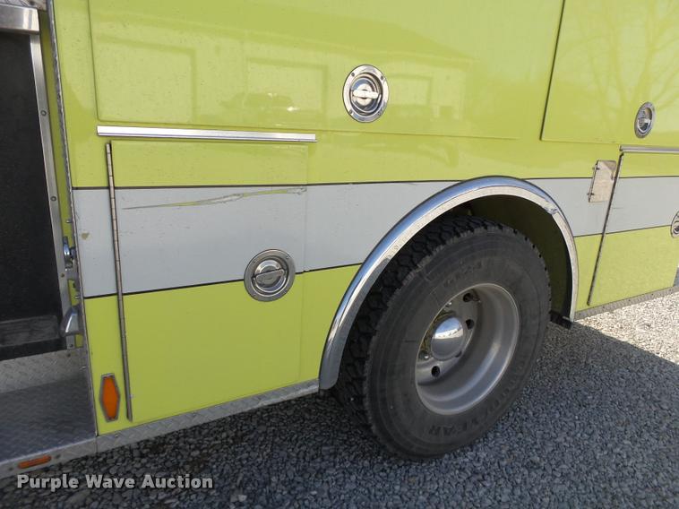 image for item J2637 1989 Pierce Lance pumper fire truck