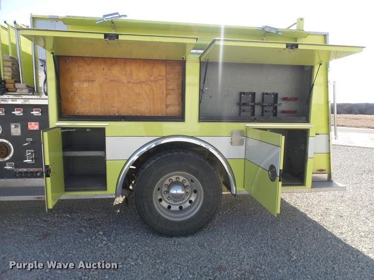 image for item J2637 1989 Pierce Lance pumper fire truck