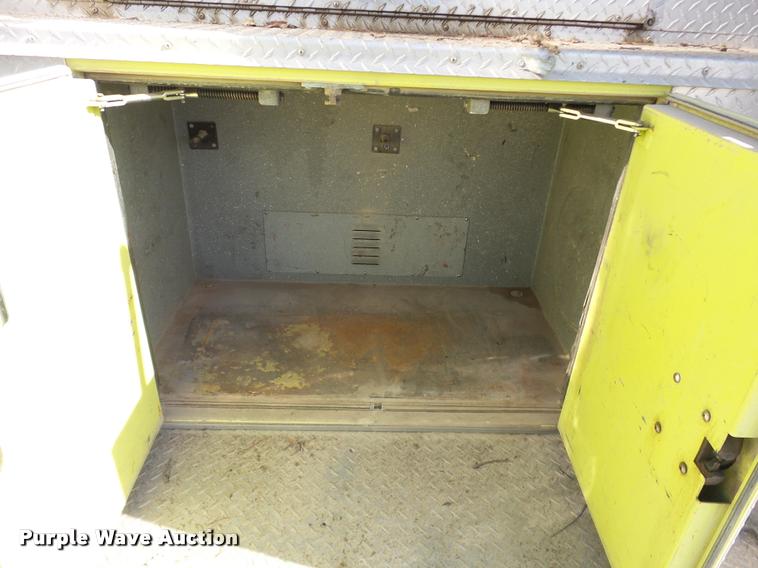 image for item J2637 1989 Pierce Lance pumper fire truck