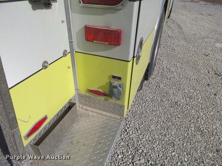 image for item J2637 1989 Pierce Lance pumper fire truck