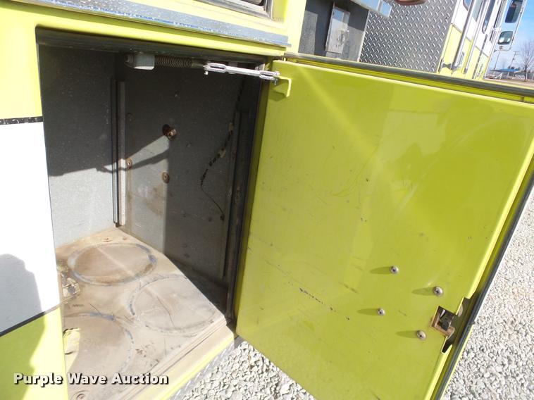 image for item J2637 1989 Pierce Lance pumper fire truck