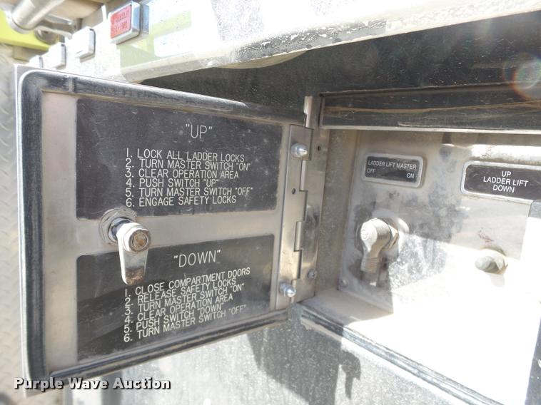 image for item J2637 1989 Pierce Lance pumper fire truck