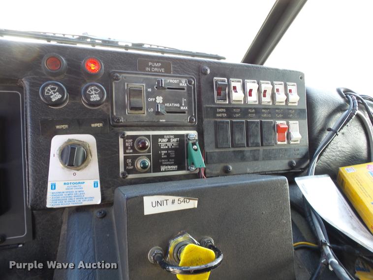 image for item J2637 1989 Pierce Lance pumper fire truck