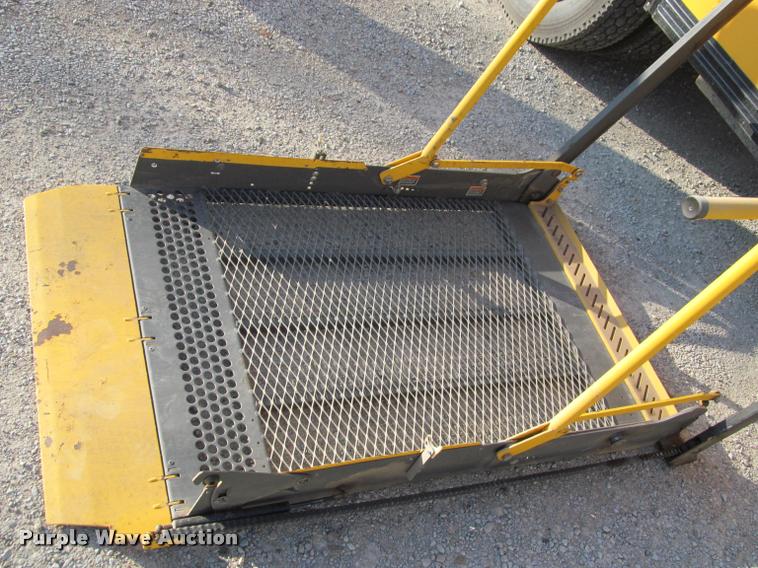 image for item J2659 1997 International 3800 school bus