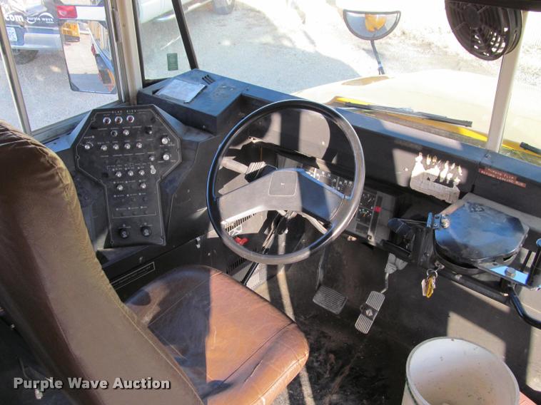 image for item J2659 1997 International 3800 school bus