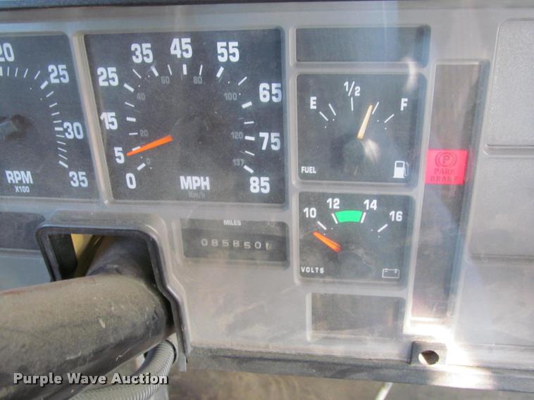 image for item J2659 1997 International 3800 school bus