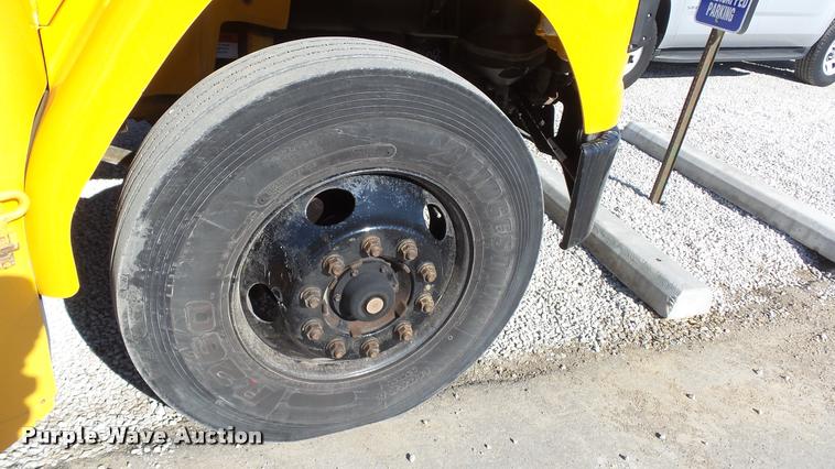 image for item K8007 2005 Freightliner FS65 Thomas school bus