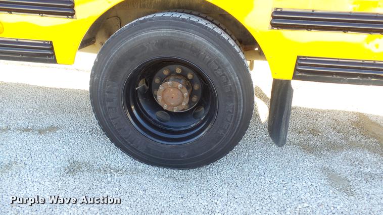 image for item K8007 2005 Freightliner FS65 Thomas school bus