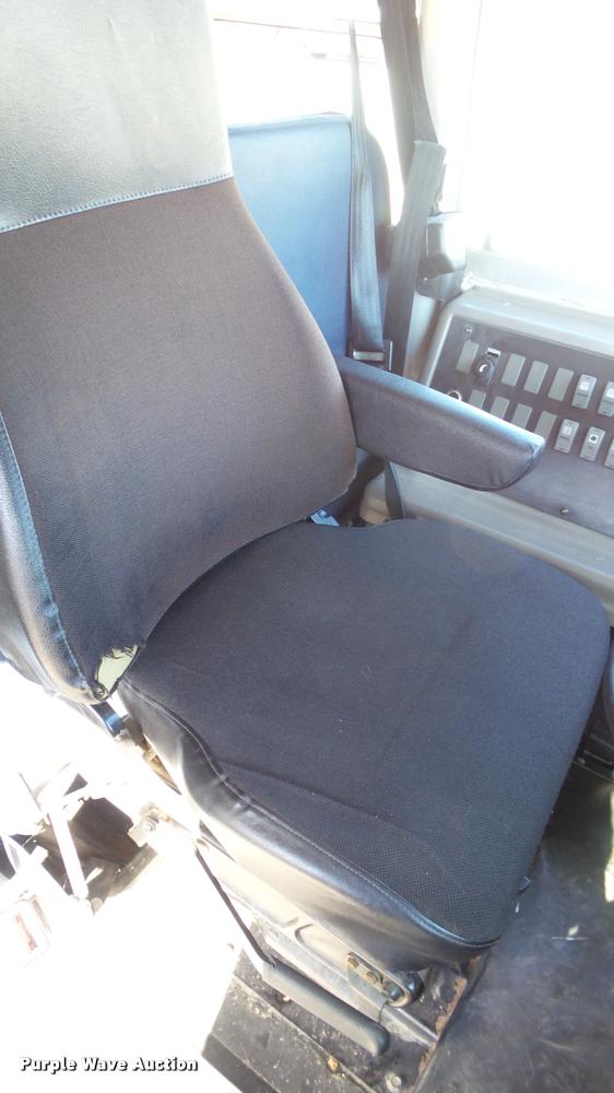 image for item K8007 2005 Freightliner FS65 Thomas school bus