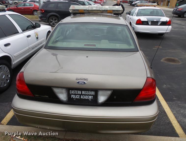image for item L3631 2005 Ford Crown Victoria Police Interceptor