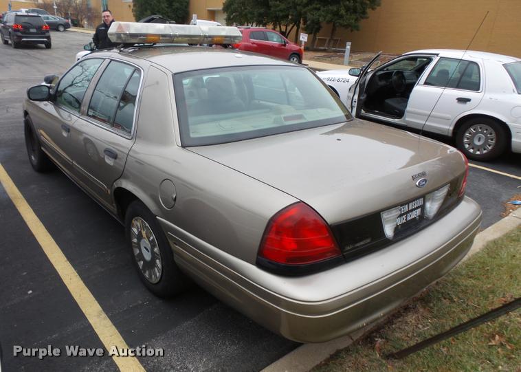 image for item L3631 2005 Ford Crown Victoria Police Interceptor