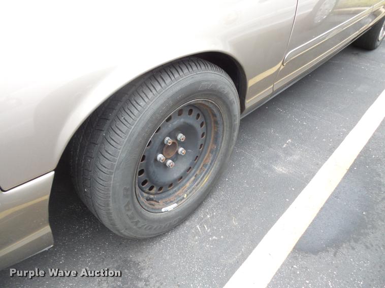 image for item L3631 2005 Ford Crown Victoria Police Interceptor