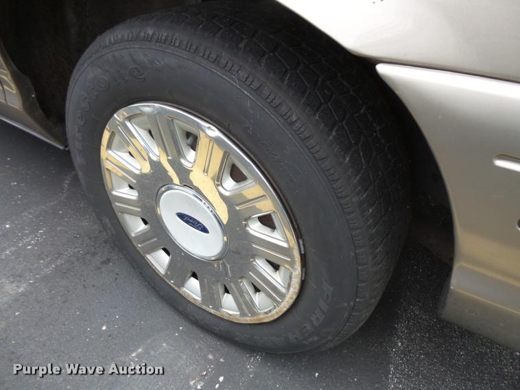 image for item L3631 2005 Ford Crown Victoria Police Interceptor