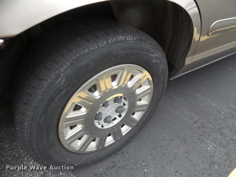 image for item L3631 2005 Ford Crown Victoria Police Interceptor