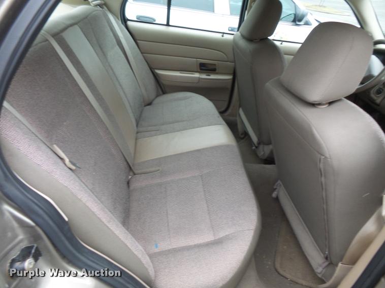 image for item L3631 2005 Ford Crown Victoria Police Interceptor