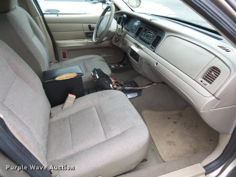 image for item L3631 2005 Ford Crown Victoria Police Interceptor