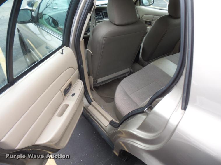 image for item L3631 2005 Ford Crown Victoria Police Interceptor