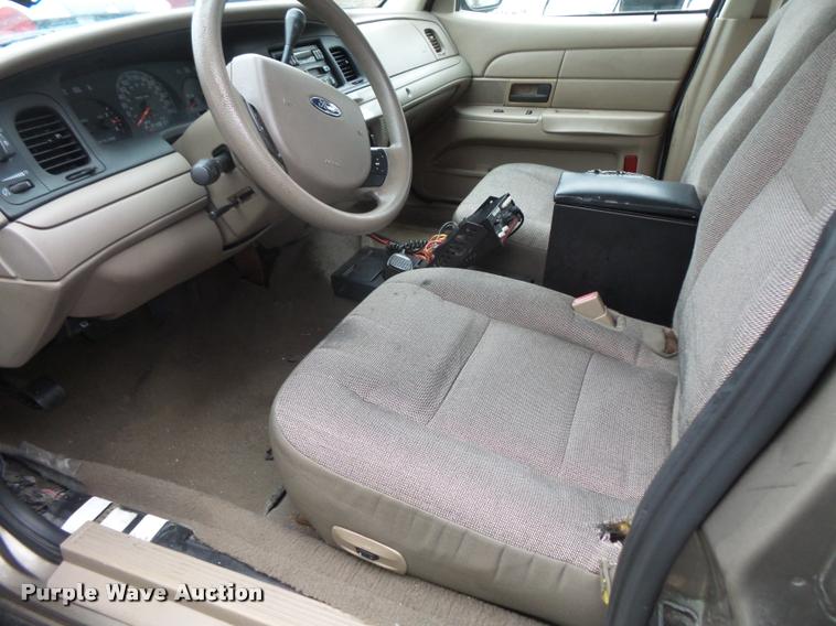 image for item L3631 2005 Ford Crown Victoria Police Interceptor