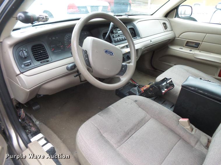 image for item L3631 2005 Ford Crown Victoria Police Interceptor