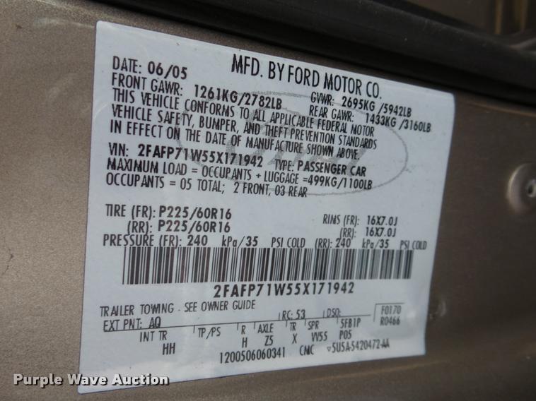 image for item L3631 2005 Ford Crown Victoria Police Interceptor