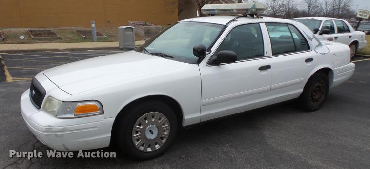 image for item L3632 2004 Ford Crown Victoria Police Interceptor
