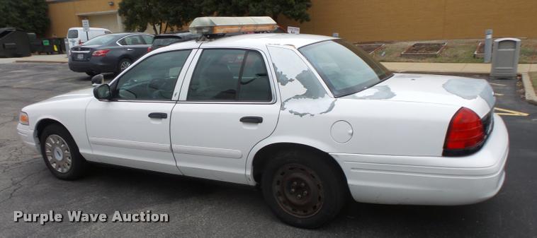 image for item L3632 2004 Ford Crown Victoria Police Interceptor
