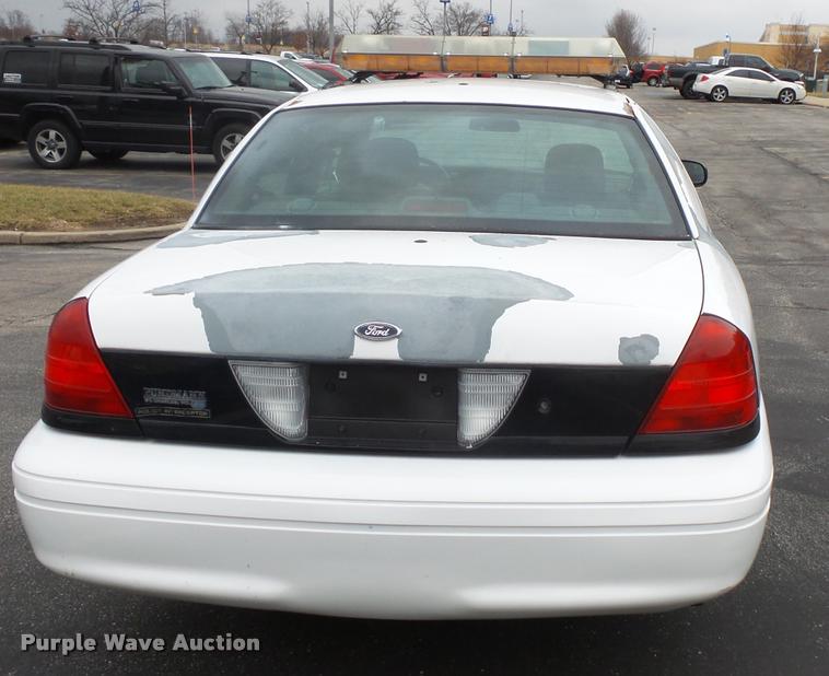 image for item L3632 2004 Ford Crown Victoria Police Interceptor