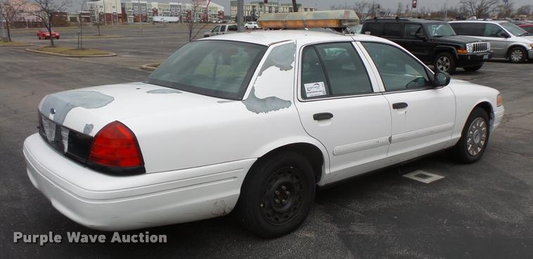 image for item L3632 2004 Ford Crown Victoria Police Interceptor