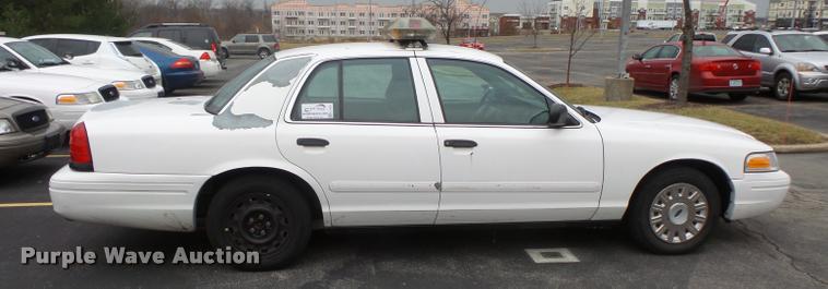 image for item L3632 2004 Ford Crown Victoria Police Interceptor