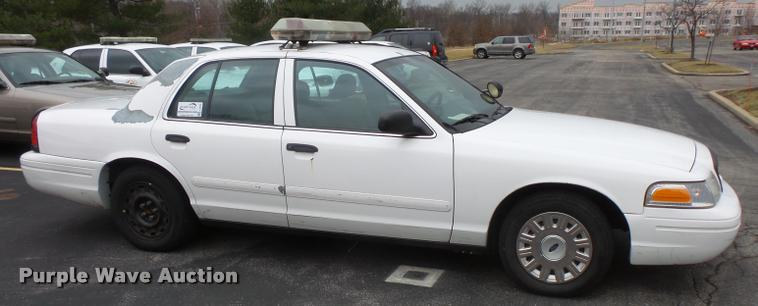 image for item L3632 2004 Ford Crown Victoria Police Interceptor