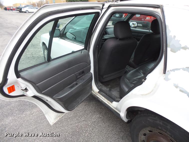 image for item L3632 2004 Ford Crown Victoria Police Interceptor