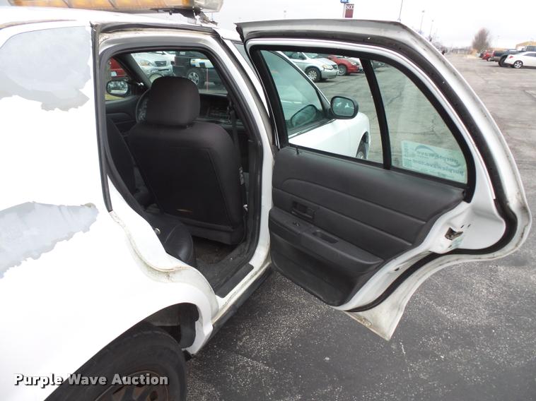 image for item L3632 2004 Ford Crown Victoria Police Interceptor