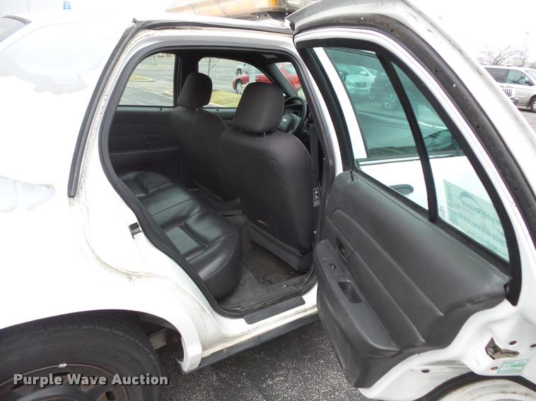 image for item L3632 2004 Ford Crown Victoria Police Interceptor