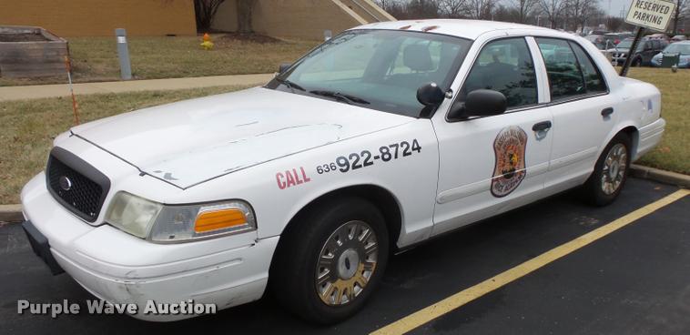 image for item L3633 2004 Ford Crown Victoria Police Interceptor