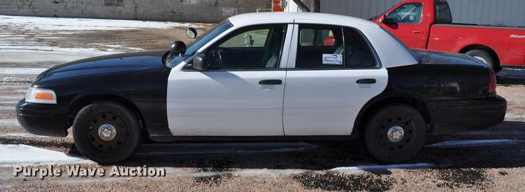 image for item L5154 2007 Ford Crown Victoria Police Interceptor
