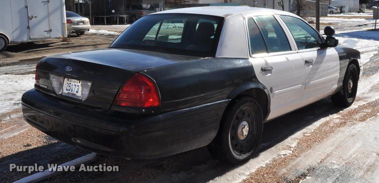 image for item L5154 2007 Ford Crown Victoria Police Interceptor