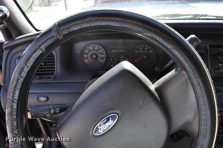 image for item L5154 2007 Ford Crown Victoria Police Interceptor