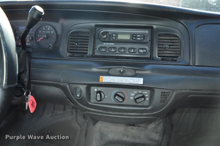 image for item L5154 2007 Ford Crown Victoria Police Interceptor