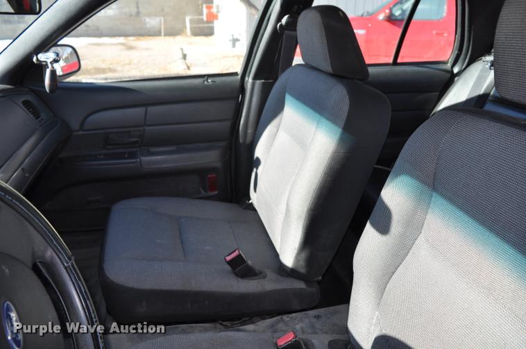 image for item L5154 2007 Ford Crown Victoria Police Interceptor