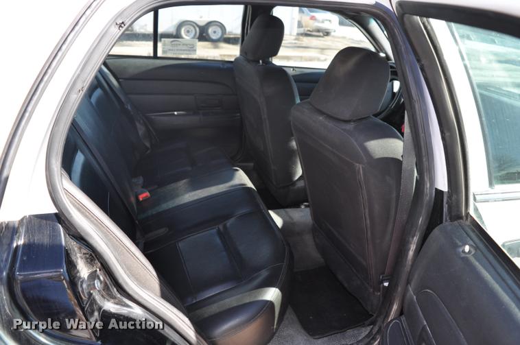 image for item L5154 2007 Ford Crown Victoria Police Interceptor