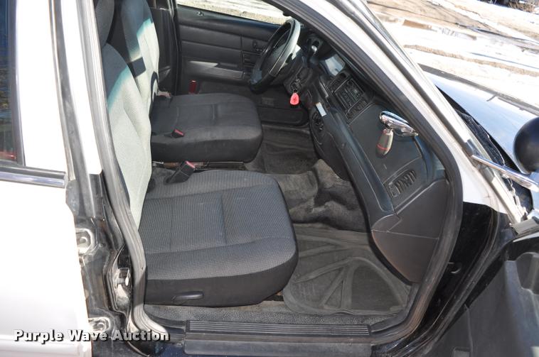 image for item L5154 2007 Ford Crown Victoria Police Interceptor