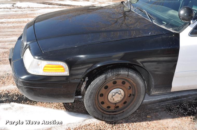 image for item L5154 2007 Ford Crown Victoria Police Interceptor