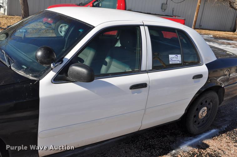 image for item L5154 2007 Ford Crown Victoria Police Interceptor