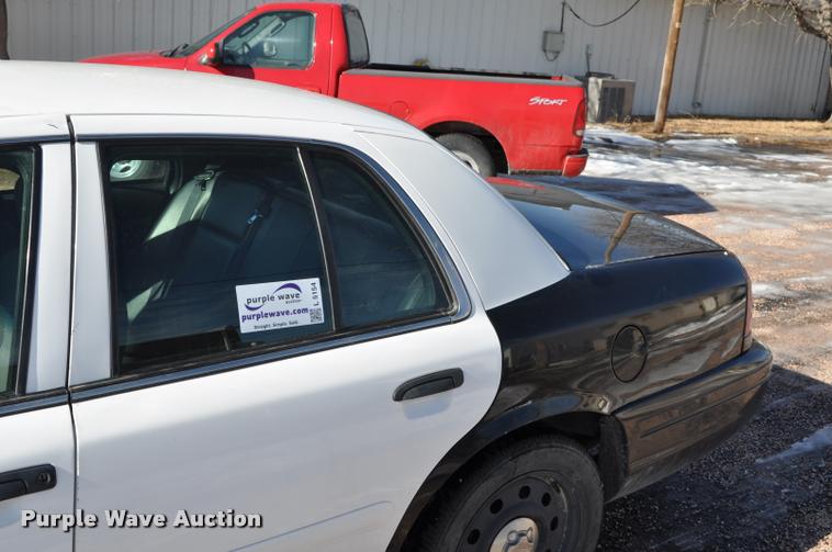 image for item L5154 2007 Ford Crown Victoria Police Interceptor