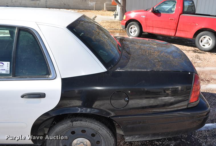 image for item L5154 2007 Ford Crown Victoria Police Interceptor