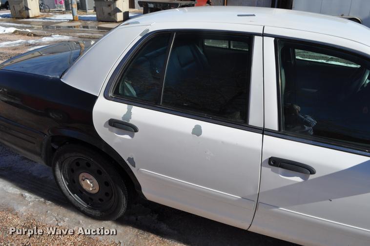 image for item L5154 2007 Ford Crown Victoria Police Interceptor