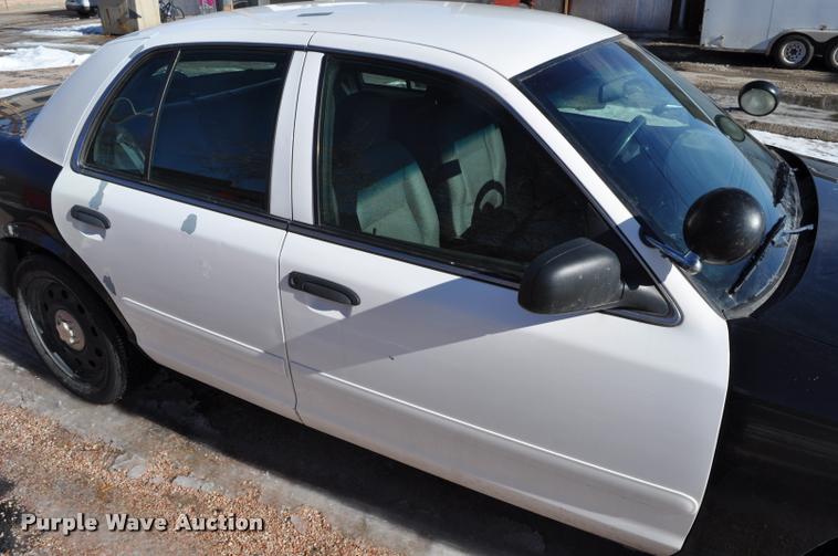 image for item L5154 2007 Ford Crown Victoria Police Interceptor