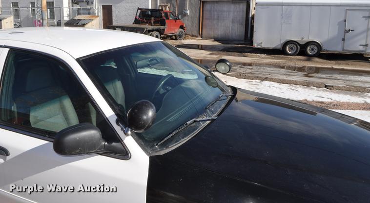 image for item L5154 2007 Ford Crown Victoria Police Interceptor