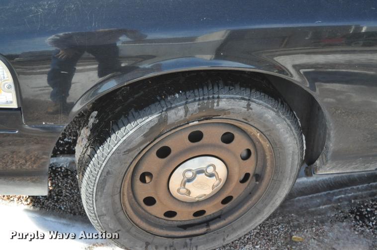 image for item L5154 2007 Ford Crown Victoria Police Interceptor